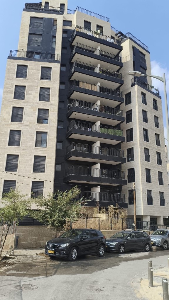 מגדל מגורים בירושלים
